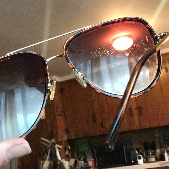LOOSE ARMS SCRATCHES READ *** Quay Amber tortoise all in LARGE aviators. main image 7
